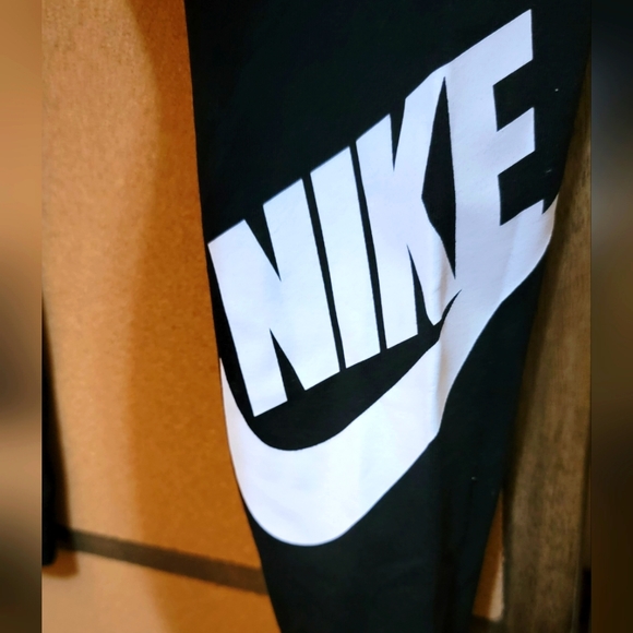 Nike Leggings- XL NWT - Picture 2 of 5